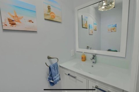 House in Boca Raton, Florida 5 bedrooms, 281.49 sq.m. № 2082126 - photo 11