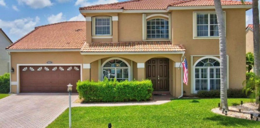 House in Boca Raton, Florida 5 bedrooms, 281.49 sq.m. № 2082126