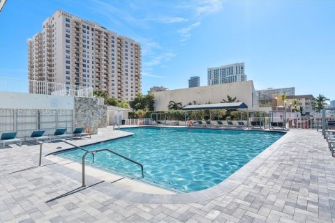 Купить кондоминиум в Халландейл-Бич, Флорида 2 спальни, 111.48м2, № 1997451 - фото 24