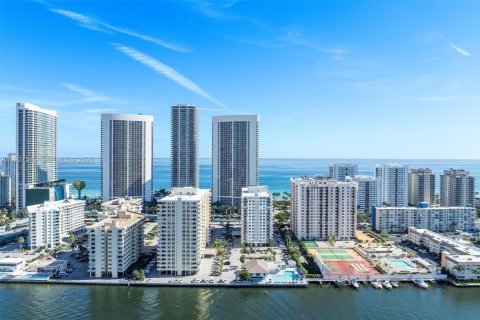 Купить кондоминиум в Халландейл-Бич, Флорида 2 спальни, 111.48м2, № 1997451 - фото 26