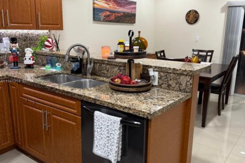 Copropriété à vendre à Miami, Floride: 3 chambres, 121.52 m2 № 1999268 - photo 3