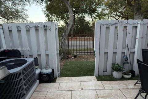 Copropriété à vendre à Miami, Floride: 3 chambres, 121.52 m2 № 1999268 - photo 17