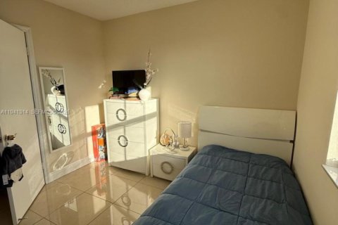 Copropriété à vendre à Miami, Floride: 3 chambres, 121.52 m2 № 1999268 - photo 12