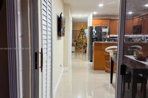 Copropriété à vendre à Miami, Floride: 3 chambres, 121.52 m2 № 1999268 - photo 5