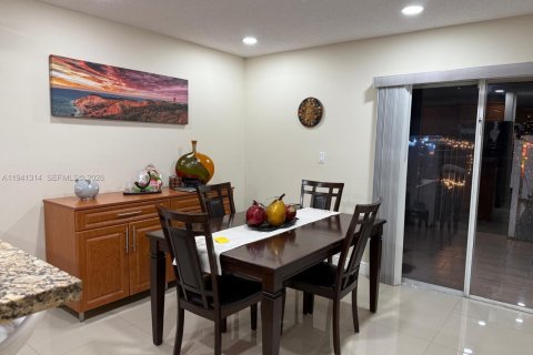 Copropriété à vendre à Miami, Floride: 3 chambres, 121.52 m2 № 1999268 - photo 2