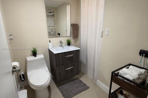 Copropriété à vendre à Miami, Floride: 3 chambres, 121.52 m2 № 1999268 - photo 16