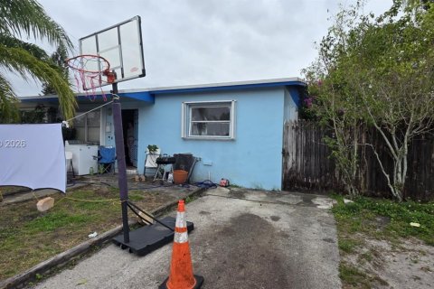 Купить виллу или дом в Майами-Гарденс, Флорида 3 спальни, 121.14м2, № 2055880 - фото 2