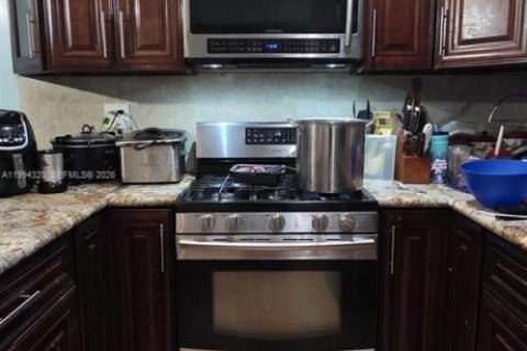 Купить виллу или дом в Майами-Гарденс, Флорида 3 спальни, 121.14м2, № 2055880 - фото 4