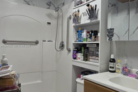 Купить виллу или дом в Майами-Гарденс, Флорида 3 спальни, 121.14м2, № 2055880 - фото 12