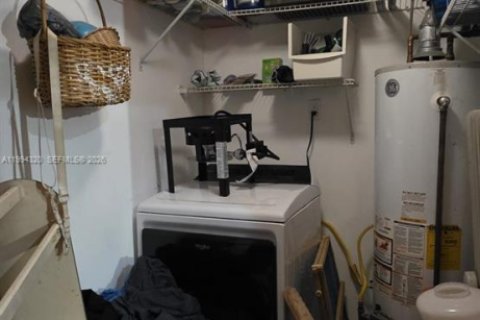 Купить виллу или дом в Майами-Гарденс, Флорида 3 спальни, 121.14м2, № 2055880 - фото 14