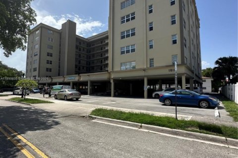 Снять в аренду кондоминиум в Холливуд, Флорида 2 спальни, 123.75м2, № 1944327 - фото 18