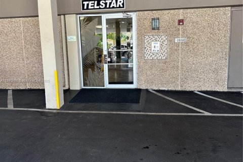 Снять в аренду кондоминиум в Холливуд, Флорида 2 спальни, 123.75м2, № 1944327 - фото 16