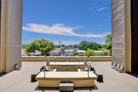 Снять в аренду кондоминиум в Холливуд, Флорида 2 спальни, 123.75м2, № 1944327 - фото 28