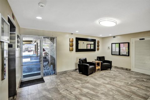 Снять в аренду кондоминиум в Холливуд, Флорида 2 спальни, 123.75м2, № 1944327 - фото 20