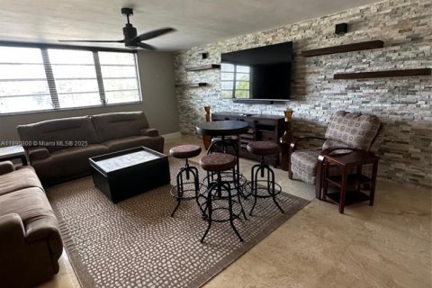 Снять в аренду кондоминиум в Холливуд, Флорида 2 спальни, 123.75м2, № 1944327 - фото 2