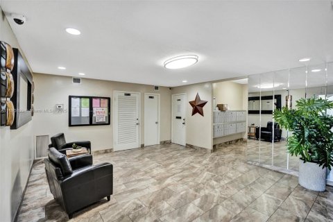 Снять в аренду кондоминиум в Холливуд, Флорида 2 спальни, 123.75м2, № 1944327 - фото 21