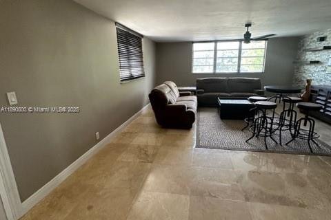 Снять в аренду кондоминиум в Холливуд, Флорида 2 спальни, 123.75м2, № 1944327 - фото 3