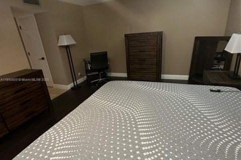 Снять в аренду кондоминиум в Холливуд, Флорида 2 спальни, 123.75м2, № 1944327 - фото 10