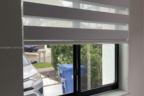 Propiedad comercial en alquiler en Miami, Florida, 1 dormitorio № 2055453 - foto 11