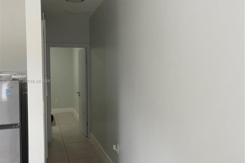 Propiedad comercial en alquiler en Miami, Florida, 1 dormitorio № 2055453 - foto 3