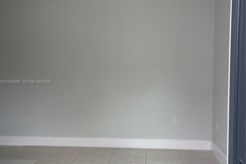 Propiedad comercial en alquiler en Miami, Florida, 1 dormitorio № 2055453 - foto 6