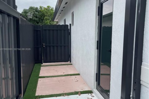 Propiedad comercial en Miami, Florida 1 dormitorio № 2055453