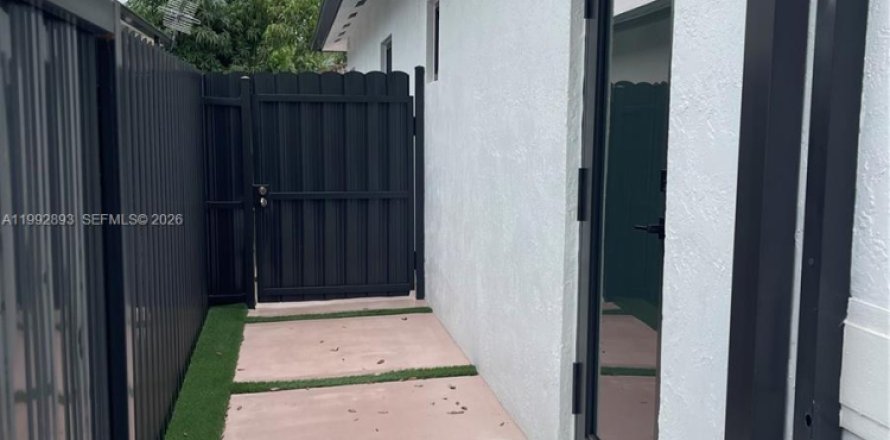 Propiedad comercial en Miami, Florida 1 dormitorio № 2055453