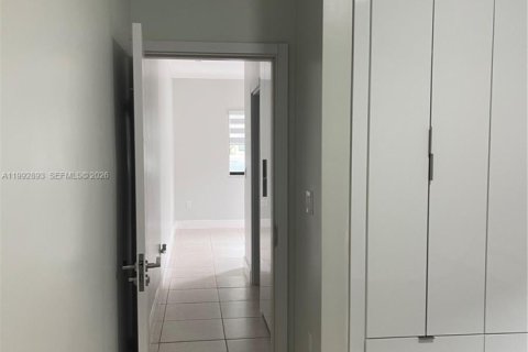 Propiedad comercial en alquiler en Miami, Florida, 1 dormitorio № 2055453 - foto 10