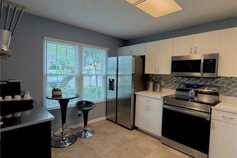 Townhouse in Palm Harbor, Florida 2 bedrooms, 110.55 sq.m. № 2226365 - photo 5