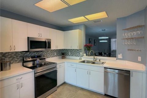 Townhouse in Palm Harbor, Florida 2 bedrooms, 110.55 sq.m. № 2226365 - photo 4