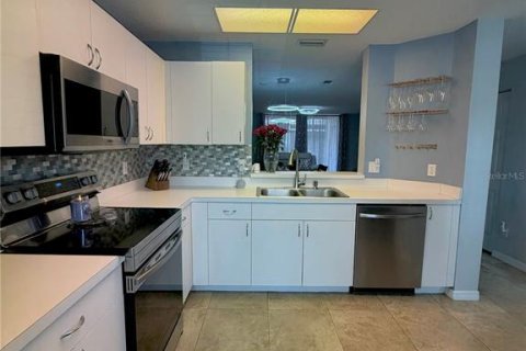 Townhouse in Palm Harbor, Florida 2 bedrooms, 110.55 sq.m. № 2226365 - photo 6