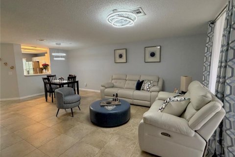 Townhouse in Palm Harbor, Florida 2 bedrooms, 110.55 sq.m. № 2226365 - photo 12