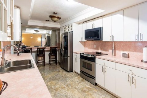 Casa en venta en Homestead, Florida, 4 dormitorios, 232.72 m2 № 1891329 - foto 4