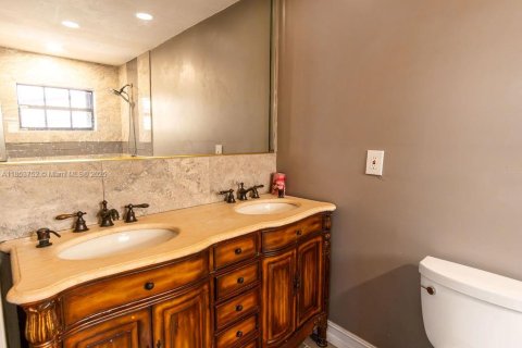 Casa en venta en Homestead, Florida, 4 dormitorios, 232.72 m2 № 1891329 - foto 16