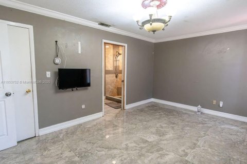 Casa en venta en Homestead, Florida, 4 dormitorios, 232.72 m2 № 1891329 - foto 12