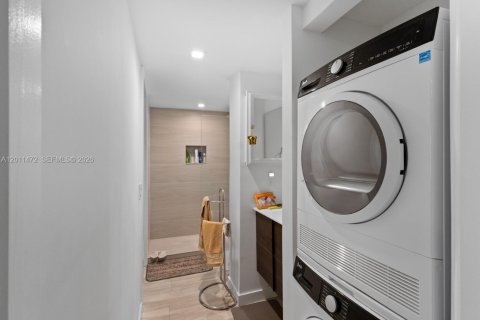 Condominio en venta en North Miami Beach, Florida, 1 dormitorio, 75.44 m2 № 2075267 - foto 6