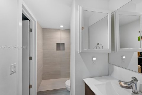 Condominio en venta en North Miami Beach, Florida, 1 dormitorio, 75.44 m2 № 2075267 - foto 5