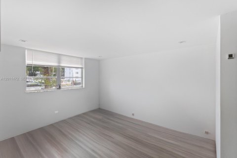 Condominio en venta en North Miami Beach, Florida, 1 dormitorio, 75.44 m2 № 2075267 - foto 4