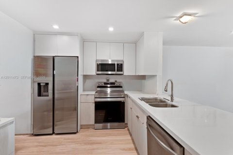 Condo in North Miami Beach, Florida, 1 bedroom  № 2075267