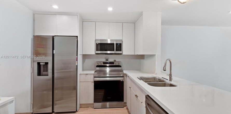 Condominio en North Miami Beach, Florida, 1 dormitorio № 2075267