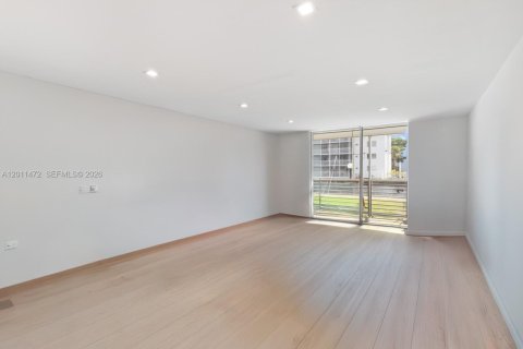 Condominio en venta en North Miami Beach, Florida, 1 dormitorio, 75.44 m2 № 2075267 - foto 2