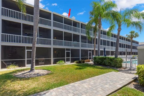 Townhouse in Saint Petersburg, Florida 2 bedrooms, 148.64 sq.m. № 2167424 - photo 29