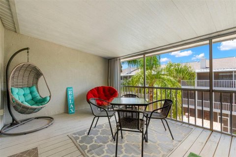 Townhouse in Saint Petersburg, Florida 2 bedrooms, 148.64 sq.m. № 2167424 - photo 19