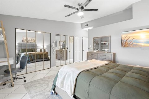 Townhouse in Saint Petersburg, Florida 2 bedrooms, 148.64 sq.m. № 2167424 - photo 21