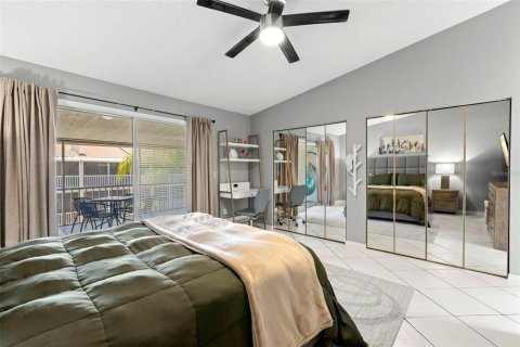 Townhouse in Saint Petersburg, Florida 2 bedrooms, 148.64 sq.m. № 2167424 - photo 18