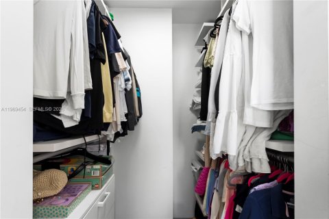 Condominio en alquiler en Miami, Florida, 2 dormitorios, 116.41 m2 № 2030219 - foto 12