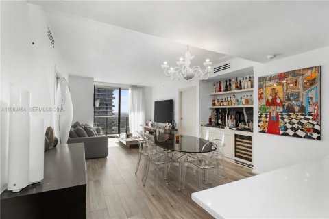 Condominio en alquiler en Miami, Florida, 2 dormitorios, 116.41 m2 № 2030219 - foto 2