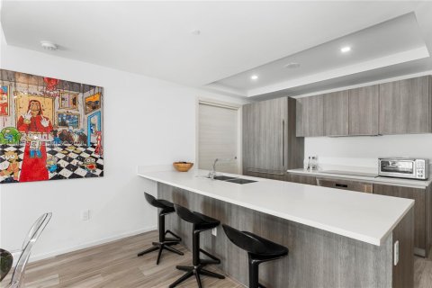 Condominio en alquiler en Miami, Florida, 2 dormitorios, 116.41 m2 № 2030219 - foto 3