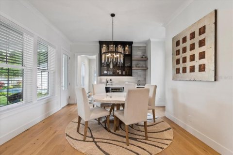 House in Winter Garden, Florida 5 bedrooms, 370.77 sq.m. № 1899823 - photo 8