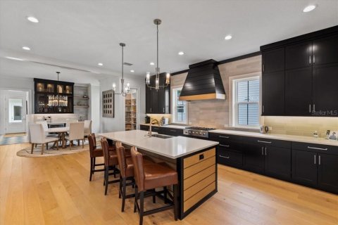 House in Winter Garden, Florida 5 bedrooms, 370.77 sq.m. № 1899823 - photo 6